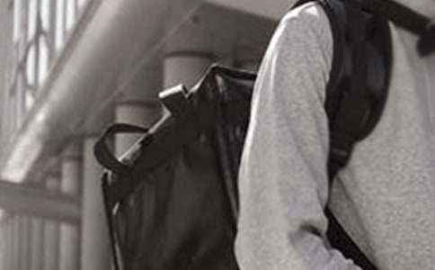 飯店和送餐員簽訂免責合同