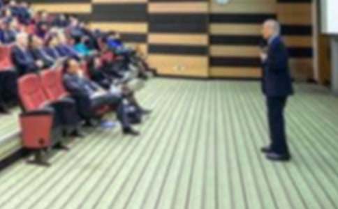 ����������Ӣ�����v��ِ�߄���