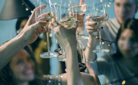 實(shí)用的畢業(yè)酒會(huì)邀請(qǐng)函3篇