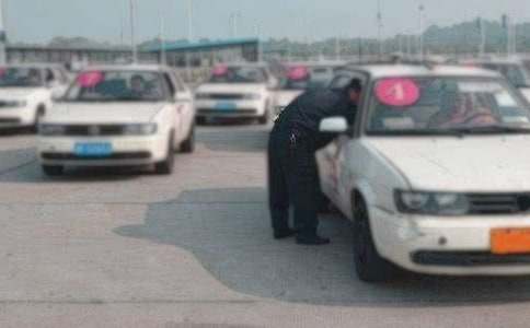 駕校表?yè)P(yáng)信參考