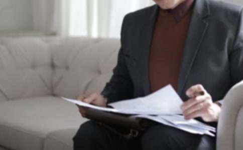 �Ɏ���(w��)���ڙ�(qu��n)ί�Е�